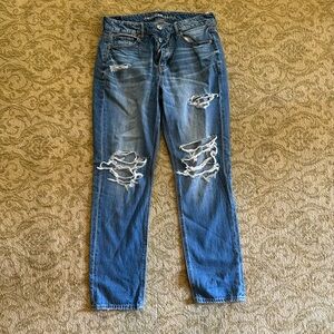 American Eagle women’s size four jeans with frayed design and button fly